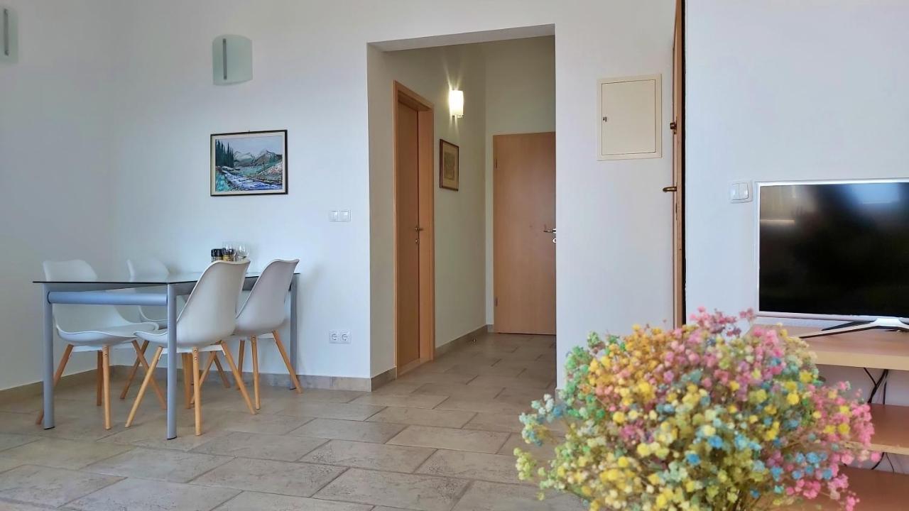 Apartments Borak Omis Ngoại thất bức ảnh